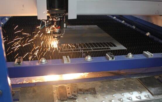 激光切割機(jī)實(shí)拍