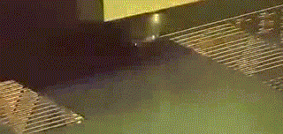 光纖激光切割機動圖