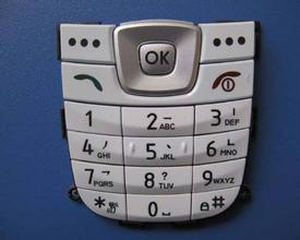 龍?zhí)┘す釩O2激光切割機（LCC0130）進行鍵盤膜激光機密切割