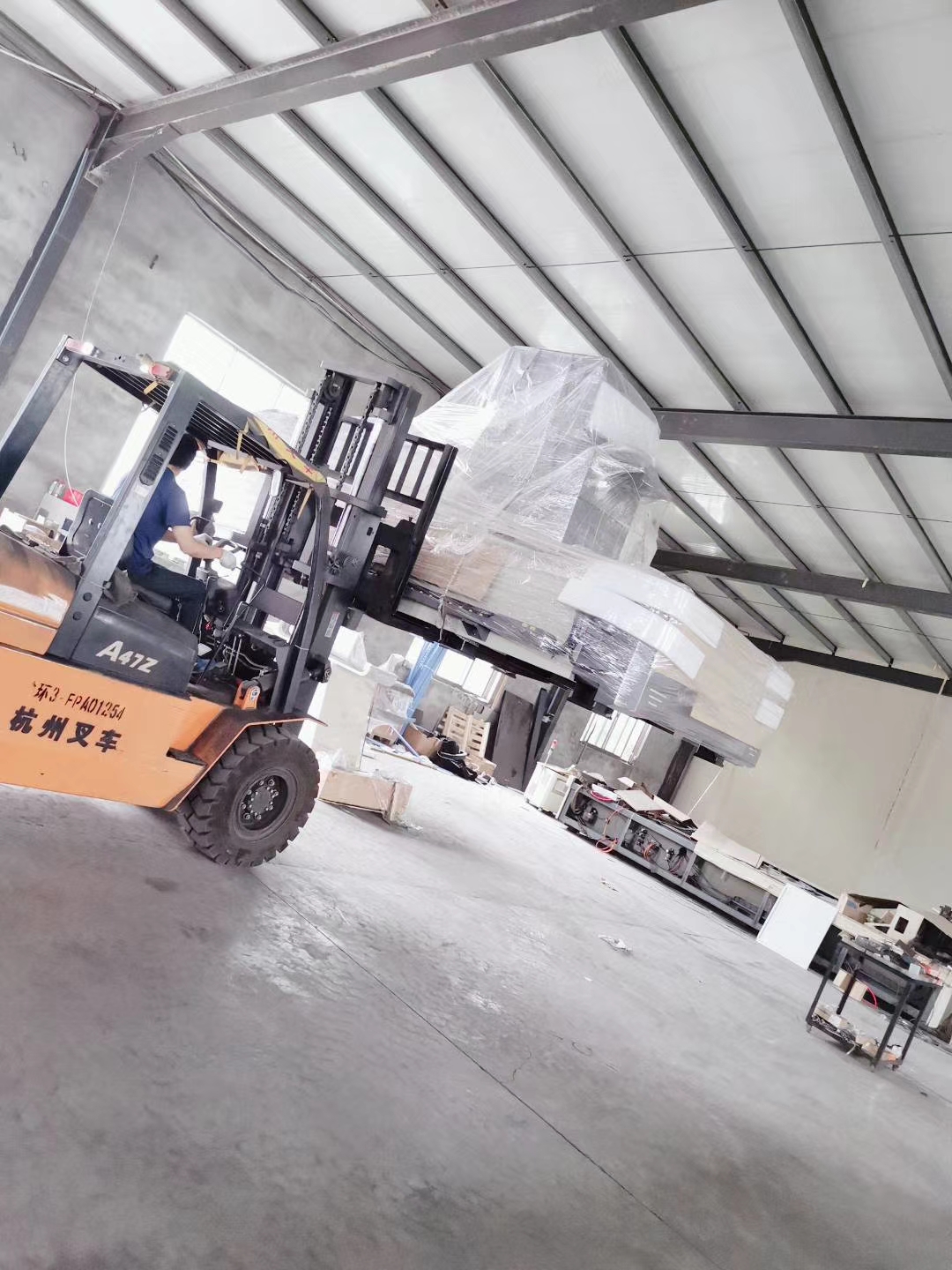 龍?zhí)┘す庠O(shè)備發(fā)貨，給加班的同志點(diǎn)贊